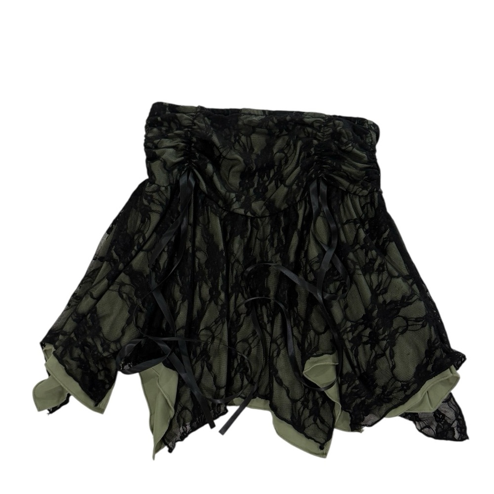NWT. Romwe skirt. Black lace over lining. Size medium/US 6.